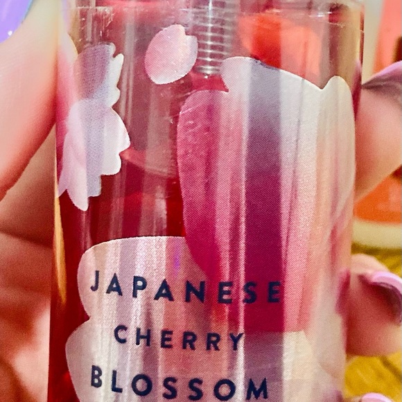 Bath & Body Works Mixed Set - Picture 5 of 6